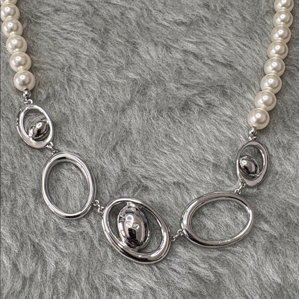 Swarovski glass pearl and crystal necklace - Picture 7 of 8